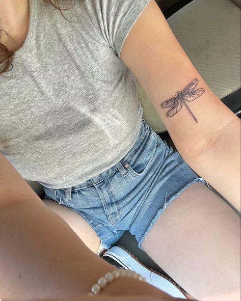 Forearm Dragonfly Tattoo, Tattoos Leaves, Dragonfly Tattoo On Back Of Arm, Line Work Dragonfly Tattoo, Dragonfly Bicep Tattoo, Dragon Fly Tattoo On Arm, Dragon Fly Arm Tattoo, Line Dragonfly Tattoo, Dragon Fly Tattoo Back Of Arm