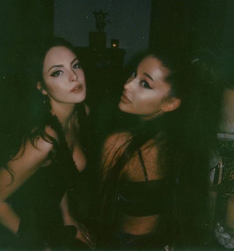 jade west and cat valentine 🥺😍 Elizabeth Gilles, Uk Icon, Liz Gilles, Victorious Cast, Looks Kylie Jenner, Photo Star, Jade West, Liz Gillies, Ariana Grande Photos