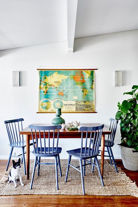 A vintage Parker dining table is the hero of this dining room in a Sydney home. It has been paired with shaker-style chairs in a pretty shade of blue | Photography: Kristina Soljo Colorful Dining Room Chairs, Painted Dining Room Table, Colored Dining Chairs, Dark Wood Table, Blue Dining Chair, Blue Photography, Dinner Room, Dining Room Colors, Lighting Trends