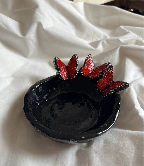 Butterfly Ashtray Clay, Butterfly Ceramics Ideas, Butterfly Clay Ideas, Diy Clay Butterfly, Butterfly Clay Tray, Butterfly Ceramic Art, Clay Creations Aesthetic, Butterfly Clay Art, Air Dry Clay Butterfly