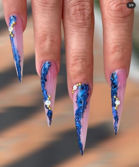 25 Stunning Pointy Nails You Should See Blue Stiletto Nails Design, Sharp Stiletto Nails, Pointy Nail Designs, Goddess Nails, Blue Stiletto Nails, Stilleto Nails Designs, Dark Goddess, Long Stiletto Nails, Sharp Nails