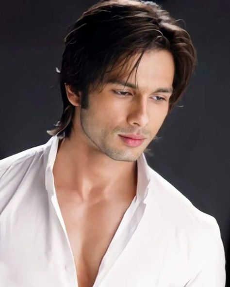 Beautiful Landscape Pictures, Happy Birthday For Him, 90s Bollywood Aesthetic, Bollywood Aesthetic, Detective Aesthetic, Retro Bollywood, Bollywood Hairstyles, 90s Bollywood, Men Hair Color