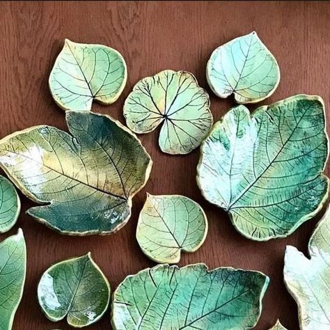 Porcelain Ceramics Pottery, Leaf Clay, Pottery Leaves, Leaf Pottery Ideas, Clay Leaf, Leaf Sculpture, Ceramic Leaves, Clay Leaves, Leaf Pottery