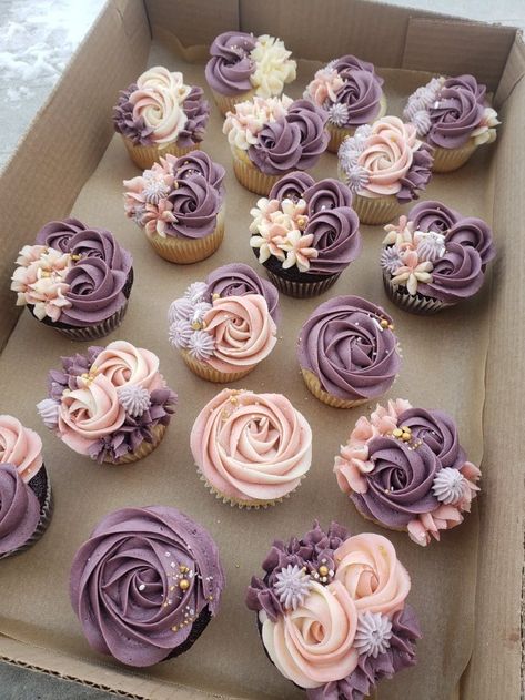 Purple Frosted Cupcakes, Purple Baking Aesthetic, Pink And Purple Butterfly Cupcakes, Purple Rose Cupcakes, Light Purple Cupcakes, Aesthetic Cupcakes Pastel, Lavender Baby Shower Cake, Purple Cupcakes Ideas, Wedding Cupcake Designs