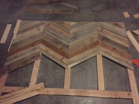 Pallet Bed Head, Pallet Board Headboard, Wood Headboard Design, Diy Headboard Wooden, Pallet Headboard Diy, Headboard Inspiration, Diy Wood Headboard, Pallet Headboard, Head Board