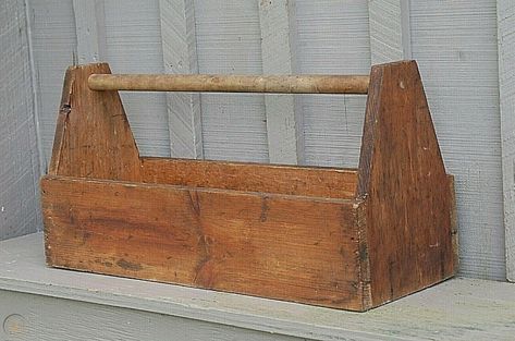 Wooden Toolbox Diy, Tool Carrier Ideas, Old Wood Tool Box Ideas, Tool Box Wood, Diy Tool Box Wood, Wooden Tool Boxes Diy, Wood Tool Box Decor, Wooden Tool Box Decor, Wood Tool Box Ideas