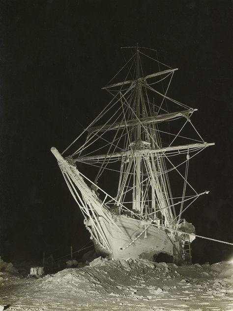 The Endurance in the garb of winter (June 1915) by Frank Hurley-captures the imagination Robert Falcon Scott, Heroic Age, Navi A Vela, Terra Nova, Ghost Ship, Photo Restoration, A4 Poster, A Ship, Tall Ships