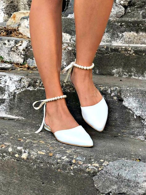 Bride Shoes Flats, Bride Flats, Bridal Foot Jewelry, White Bridal Shoes, Wedding Shoes Low Heel, Wedding Shoes Comfortable, Bridal Flats, Wedding Pumps, Bridal Shoes Flats