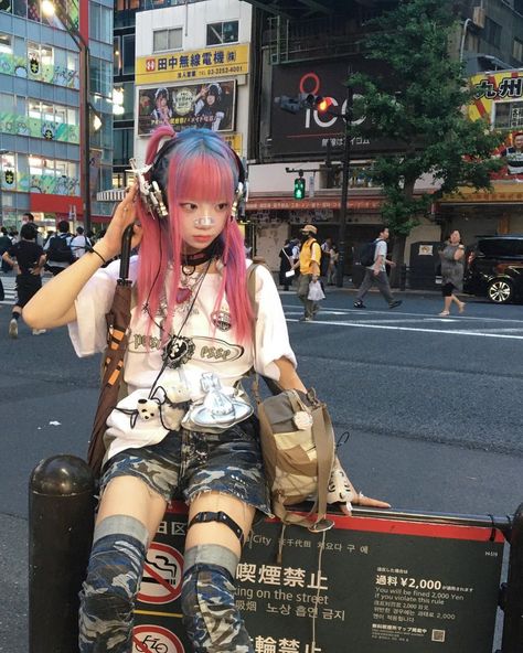 IG: @ n.cutegir1 Boosting Confidence, Estilo Harajuku, Alt Fashion, Japanese Street Fashion, J Fashion, Mode Inspo, Alternative Outfits, Hair Dye, Character Outfits