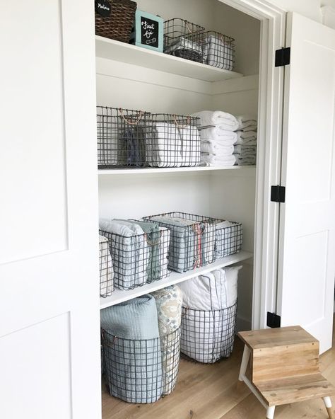 Simply Done: The Most Beautiful - and Organized! - Linen Closet Linen Closet Storage, Organizing Linens, Spare Bed, Linen Cupboard, Linen Closet Organization, Laundry Room Storage, Home Organisation, Laundry Room Organization, Linen Closet