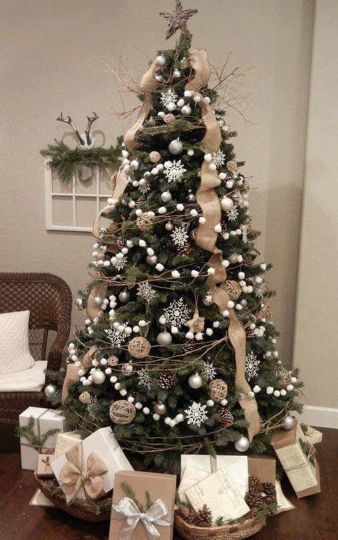 Christmas Tree Decorating Themes, Tree Themes, Farmhouse Christmas Tree, Christmas Tree Decorations Diy, Tree Decorating, Christmas Tree Inspiration, Ribbon On Christmas Tree, Christmas Tree Ideas, Pom Pom Garland