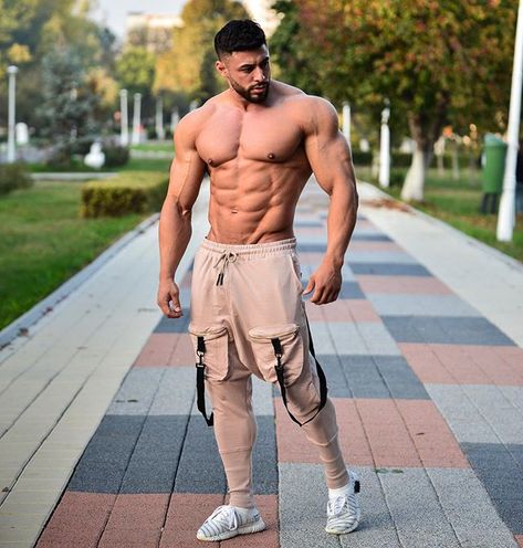 Dragos Syko en Instagram: “Early to bed and early to rise, makes a man healthy, wealthy and wise. – English Proverb” Healthy Wealthy, Muscle Man, Suspenders Men, Beefy Men, Awesome Beards, Can You Help Me, Can You Help, Handsome Man, Male Poses