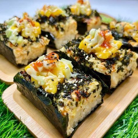 Easy Mango Kani Sushi Baked | Mango Kani Sushi Baked | By Shamae Tan | Facebook Kani Sushi, Baked Mango, Mango Sushi, Sushi Bake, Mango Recipes, Cafe Food, Baking Recipes, Mango, Party Ideas