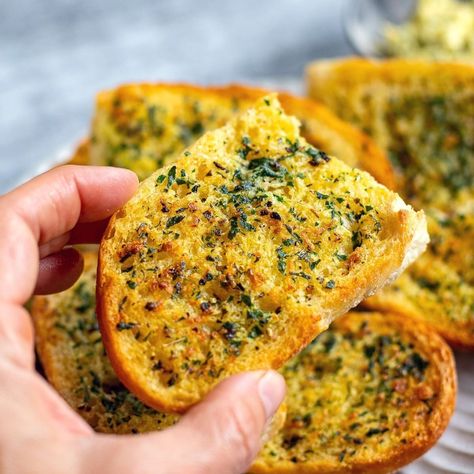 Easy air fryer garlic bread with garlic and herb butter, ready in minutes for the perfect side or snack anyone will love! Cheddar Broccoli Potato Soup, Air Fryer Garlic Bread, Bread With Garlic, Garlic And Herb Butter, Chicken Chili Soup, Air Fryer Bread, Olive Garden Minestrone Soup, Broccoli Potato Soup, Moroccan Carrots