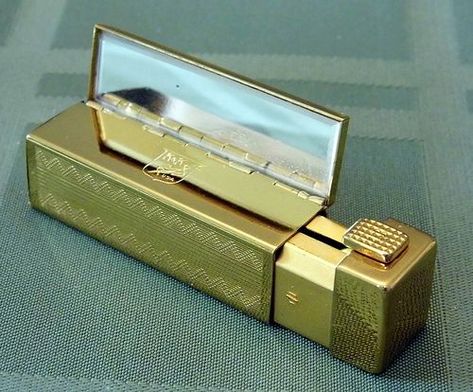 Vintage K Lipstick Holder with Mirror. Vintage Makeup Vanities, Vanity Antique, Vintage Lipstick, Shabby Chic Vanity, Diy Makeup Vanity, Painted Vanity, Makeup Package, Lipstick Case, Vintage Cosmetics