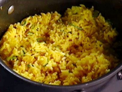 Yellow Rice Traditional Mexican Rice Recipe, Mexican Yellow Rice, Homemade Mexican Salsa, Homemade Mexican Rice, Yellow Rice Recipe, Rice Mexican, Yellow Rice Recipes, Mexican Salsa Recipes, Recipes With Flour Tortillas