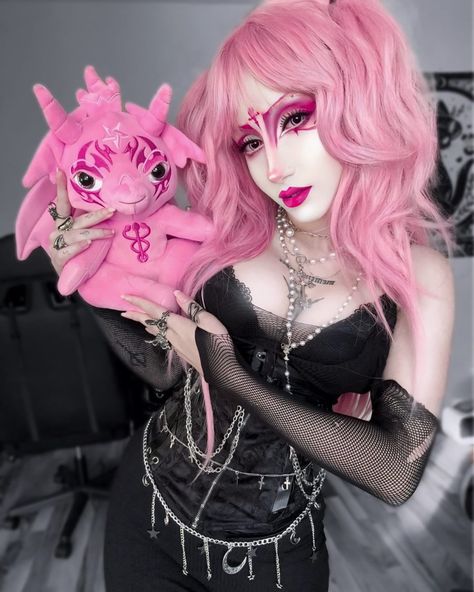 Who said you can’t do a pastel trad goth look? (Watch the TikTok goths come after me with “pAstEL gOTh DoEsN’t EXIst” now 😭 lmao 😭) I’m kinda motivated to do pastel with different goth categories but some might turn out tricky, so I gotta cook it in my head a bit 🎀 anyway here’s an early post because I will be busy today 🩷🎀 ︵‿︵‿︵‿︵‿୨♡୧‿︵‿︵‿︵‿︵ Plushie: @kreeptures_net ︵‿︵‿︵‿︵‿୨♡୧‿︵‿︵‿︵‿︵ alt alternative altgirl goth gothic ootd gothgirl gothicgirl darkmakeup witch lolitafashionstyle gothic... Pink Trad Goth, Pink Hair Goth, Pink Goth Makeup, Pastel Goth Hair, Pink Goth, Jazmin Bean, Goth Hair, Goth Look, Goth Makeup