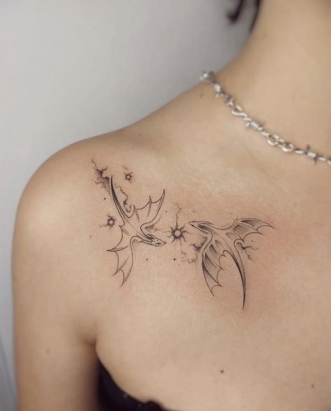 Front Shoulder Tattoos, Tato Minimal, Bookish Tattoos, Mystical Tattoos, Dragon Tattoo For Women, Fantasy Tattoos, Small Pretty Tattoos, Wrist Tattoo, Subtle Tattoos