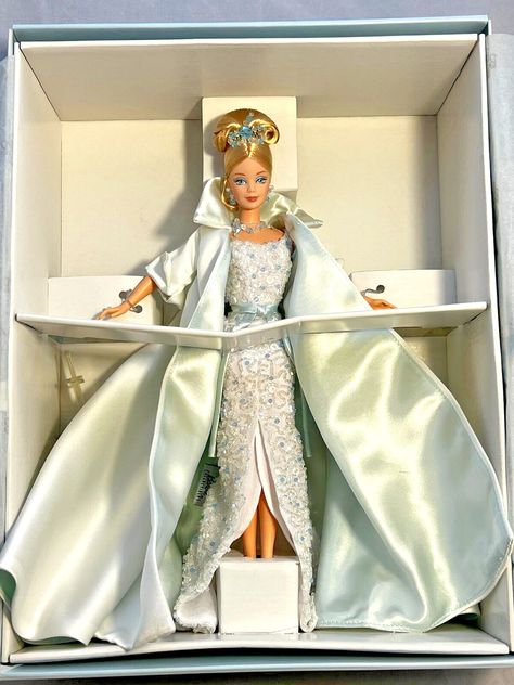 Crystal Jubilee Barbie #21923 Limited Edition 40th Anniversary 1998 Mattel Collectible Barbie Dolls, Barbie Items, Classic Barbie, Dress Barbie Doll, Barbie Wardrobe, Barbie Collector Dolls, Barbie Mattel, Glamour Dolls, Vintage Barbie Clothes