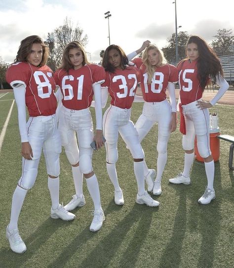 79 Award-Winning Group Halloween Costumes for girls 2020 Sports Dress Up, Football Family Costume, Foot Ball Player Costume, Football Halloween Costume For Women, Football Player Outfit, Football Player Dress To Impress, Bff Costumes, Purim Ideas, Best Friend Costumes