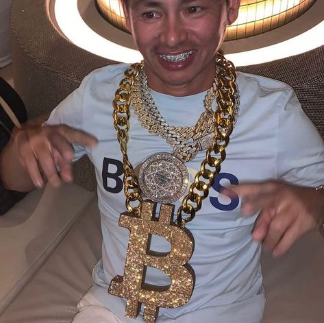 Johnny Dang Jewelry, Icey Jewelry, Iced Out Chains Wallpaper, Icebox Chains, Rapper Chains Aesthetic, Johnny Dang, Rappers Chains Aesthetic, Iced Out Chains, Big Gold Chains