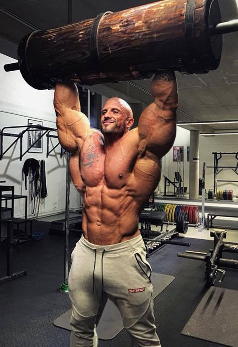 Male Bodybuilders, Best Biceps, Personal Jet, Muscle Bodybuilder, Best Chest Workout, Bodybuilders Men, Gif Images, Body Building Men, Bald Men