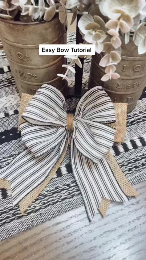 Easy Bow Tutorial, Making Bows For Wreaths, Burlap Ribbon Bow, Bow Making Tutorials, Diy Wreath Bow, Easy Bow, Christmas Bows Diy, Homemade Bows, Door Signs Diy