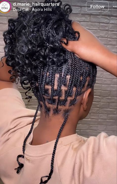 Simple Braids Ideas, Short Curly Box Braids For Black Women, Box Braid Bob With Curly Ends, Short Curly End Braids, Short Knotless With Curls At The End, Short Bob Braids With Curls, Shorts Braids With Curls, Short Small Box Braids With Curly Ends, Short Knotless Box Braids With Curly Ends Hairstyles