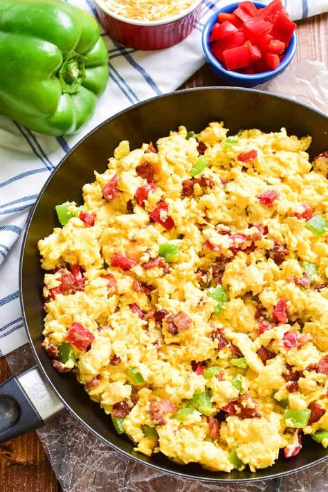 Scrambled Egg Recipes Healthy, Breakfast Burrito Bowls, Scrambled Eggs Healthy, Southwest Breakfast, Scrambled Eggs Bacon, Eggs Brunch, Make Ahead Breakfast Burritos, Egg Brunch Recipes, Breakfast Eggs Scrambled