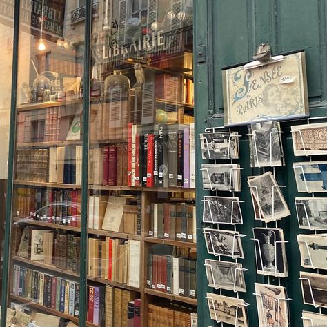 Cozy Bookshop Aesthetic, Paris France Aesthetic, Bookshop Café, A Moveable Feast, Parisian Aesthetic, France Aesthetic, Shop Story, Living In Italy, Moving To Paris