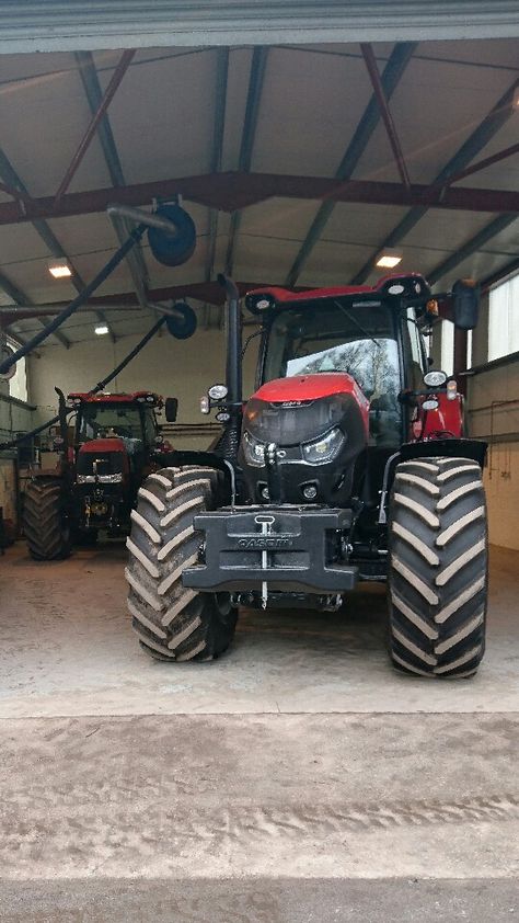 Case ih Optum 300 and Puma 200 at Reaseheath College in Nantwich, Cheshire Nantwich Cheshire, Truck And Tractor Pull, Case Ih Tractors, Tractor Pictures, Case Tractors, Farm Lifestyle, Tractor Pulling, Agricultural Machinery, Red Tractor