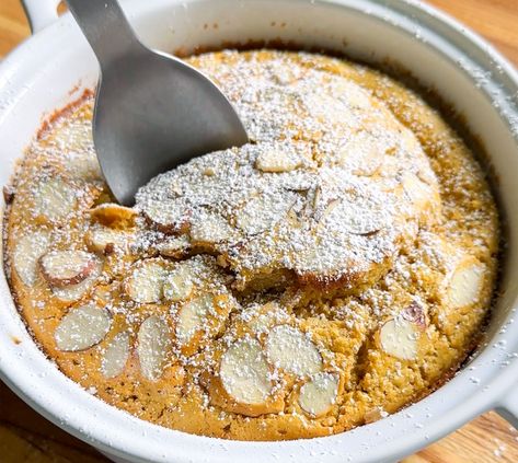 The Almond Croissant Baked Oats Your Saturday Morning Wants Almond Croissant Oatmeal Recipe, Almond Croissant Baked Oatmeal, Almond Croissant Oatmeal, Almond Croissant Baked Oats, Cozy Breakfast Recipes, Baked Oats Recipes Healthy, Almond Croissant Recipe, Dessert Oats, Oatmeal Ideas