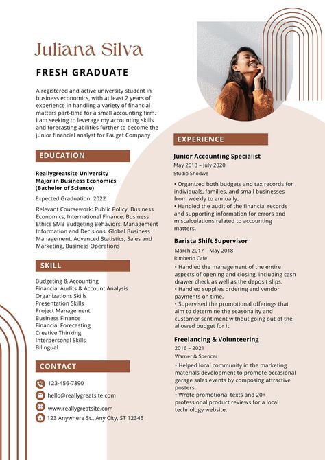 Graduate's Choice: Easy-to-Edit Modern Resume Template on Canva | Perfect for Fresh Graduates | Professional & Customizable Design Fresh Graduate Resume, Graphic Designer Resume Template, Canva Resume Template, Best Cv Template, Canva Resume, Internship Resume, College Resume, Resume Template Examples, Editable Resume