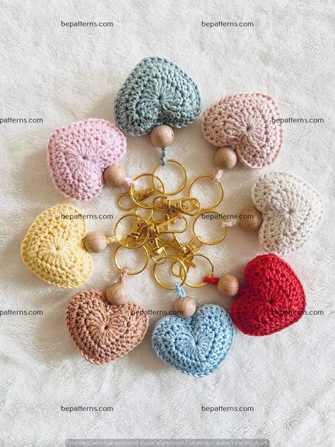 7 Easy Crochet Bag Patterns Free for Your Next Project February Crochet Ideas, Diy Crochet Keychain, Rose Granny Square, Crochet Keychain Ideas, Crochet Flower Bag, How To Make Rose, Crochet Ball, Crochet Heart Pattern, Food Charms