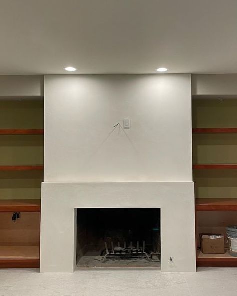 Plastered Fireplace, Venetian Plaster Fireplace, Wash Walls, Plaster Fireplace, Lime Wash Walls, Fireplace Accent Walls, House Fireplace, Lime Wash, Bathroom Fireplace