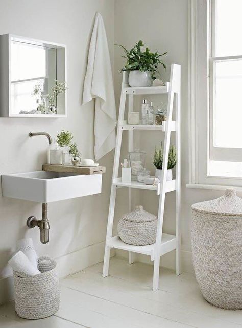 Bathroom Ladder, Dresser Ideas, Boho Styl, Farmhouse Side Table, Cute Dorm Rooms, Bedroom Dresser, Ladder Shelf, Trendy Bathroom, Small Bathroom Decor