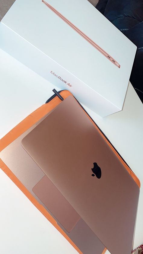 Macbook Snapchat, Apple Wishlist, Custom Vespa, Apple Laptop Macbook, Tech Aesthetic, Computers Tablets And Accessories, Friendship Photoshoot, Iphone Life Hacks, Stylish Iphone Cases