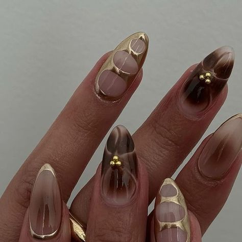 @nailzzbysteph on Instagram: "fall ready set 🍂🤎👜   @apresnailofficial natural medium almond   inspo: @beautybycasshtx" Autumn Nails November, Oval Shaped Nail Ideas, Fall Nail Square, Short Small Nails Ideas Almond, Natural Nails Fall Design, Japanese Chrome Nails, Spooky Nails Acrylic Almond, Halloween Abstract Nails, Medium Almond Nails Fall