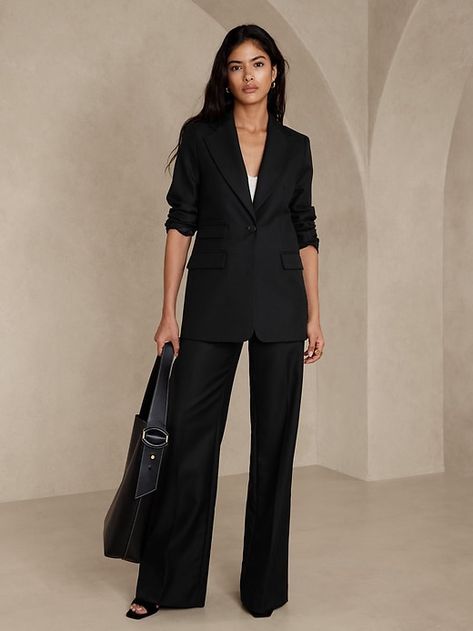 Saw this on Banana Republic: Long Fitted Blazer, Fashionable Business Woman, Classic Black Blazer Outfit, Chic Boss Lady Outfit, Work Outfit All Black, Black Fitted Blazer Outfit, Women’s Business Professional, Black Suit Outfits For Women, Black Pantsuit Women