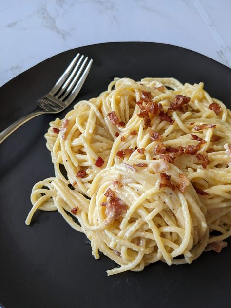 Carbonara No Egg, Fancy Date Night Dinner, Chicken Carbonara Pasta, Easy Carbonara Recipe, Bacon Carbonara, Bacon Dinner, Spaghetti Carbonara Recipe, Chicken Carbonara, Fancy Date Night