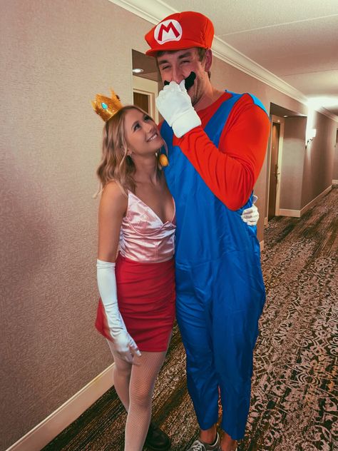 Mario Cart Couples Costumes, Mario And Princess Peach Halloween Costume, Couples Outfit Halloween, Mario Costume Men, Mario And Princess Peach Costume Diy, Kirby Halloween Costume, Mario Peach Costume, Mario And Princess Peach Halloween, Mario Couple Costume