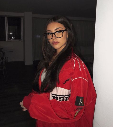 Look Hip Hop, Madison Beer Hair, Estilo Madison Beer, Madison Beer Style, Madison Beer Outfits, Beer Outfit, Streetwear Girl, Wearing Glasses, Madison Beer