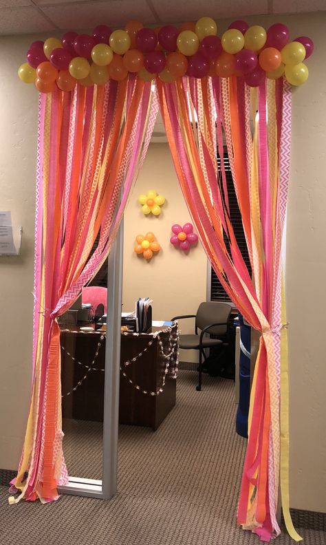 Birthday Decor For Boss Office, Office Decor For Birthday Party Ideas, Work Party Decorations, Bday Office Decorations, Birthday Decoration Office, Office Celebration Decoration, Door Birthday Decorations, Office Decorating For Birthday, Birthday At Work