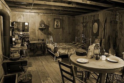 Inside Early Settler Home Pioneer Homestead, Old Cabins, Pioneer Life, Old Stove, Wilde Westen, Early Settler, Cabin Interiors, Cabins And Cottages, Old Kitchen