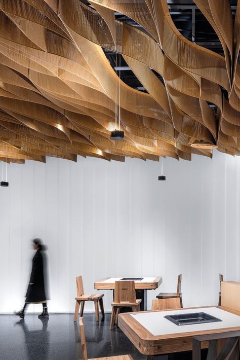 restaurant interior design architecture Industrial Wedding Table, Baffle Ceiling, Architecture Ceiling, Modern Restaurant Design, Office Ceiling, Industrial Ceiling, Ceiling Design Modern, Restaurant Architecture, Zhengzhou