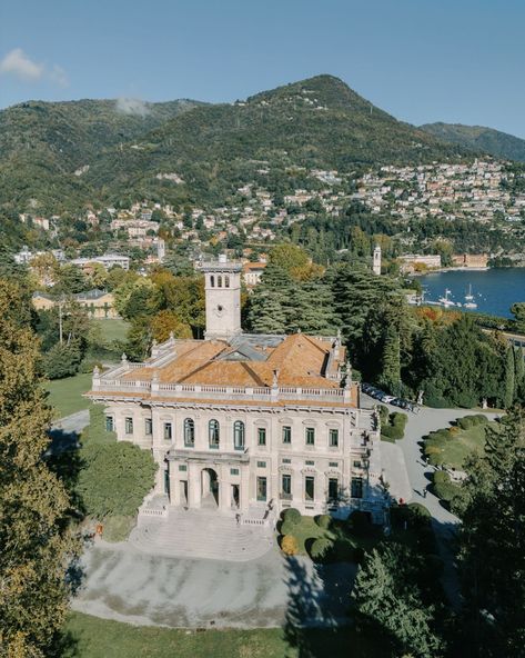 Villa Erba, a stunning venue in Cernobbio on Lake Como, is celebrated for its elegance and history. Famous for hosting exclusive events and featured in Ocean’s Twelve, this villa is known for its opulent interiors, original frescoes, and breathtaking lake views. Surrounded by a vast botanical park with a romantic wrought iron cupola for ceremonies, Villa Erba offers versatile options for weddings, from grand salons to outdoor marquees. With its unique charm, beautiful gardens, and exceptiona... Ocean’s Twelve, Opulent Interiors, Lake Como, Lake View, Unique Charms, Beautiful Gardens, Wrought Iron, Castle, Villa