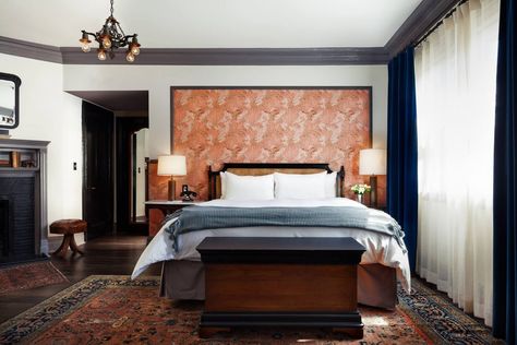 6 Boutique Hotels In NYC For The Cool Crowd - Behind the Scenes NYC (BTSNYC) Hotel Inspired Bedroom, Boutique Hotel Bedroom, Boutique Hotels Interiors, Hotel Style Bedroom, Luxury Hotel Room, Nyc Hotels, Hotel Room Design, Most Luxurious Hotels, High Line