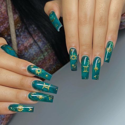 Nail Designs Emerald, Nail Designs Emerald Green, Birthday Nails Gemini, Gemini Nails Designs, Gemini Nail Ideas, Libra Nails Design, Gemini Birthday Nails, Zodiac Nail Art, Nails Gemini