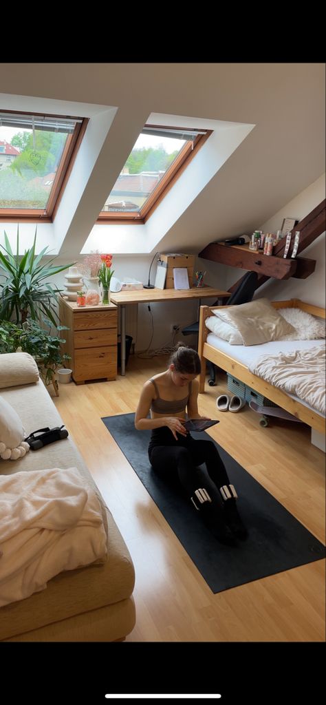 Workout In Bedroom, Working Out From Home Aesthetic, Pilates Home Aesthetic, Home Workout Asethic, Home Work Out Aesthetic, Active Aesthetic Lifestyle, Workouts At Home Aesthetic, Home Fitness Aesthetic, Bala Weights Aesthetic