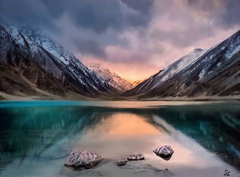 lake Saif ul malook - Pakistan Beauty of Nature in Pakistan Pakistan Drawing, Pakistan Beauty, Clear Lake, Travel Inspo, Dream Destinations, In The Mountains, A Drawing, Beautiful Sunset, Wonderful Places